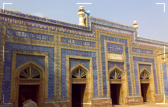 Shrine-Of-Hazrat-Makhdum-Jahaniyan-Jahangasht