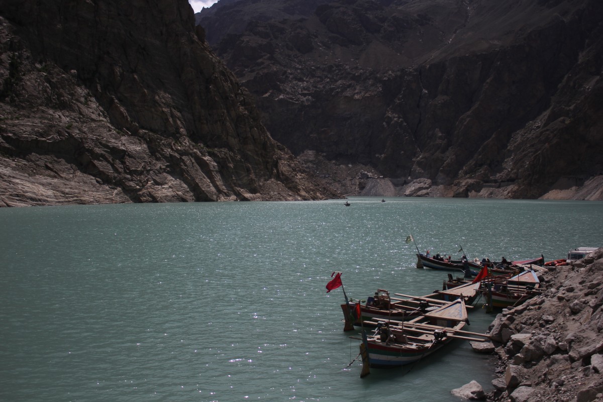 Attahabad Lake and boatmen