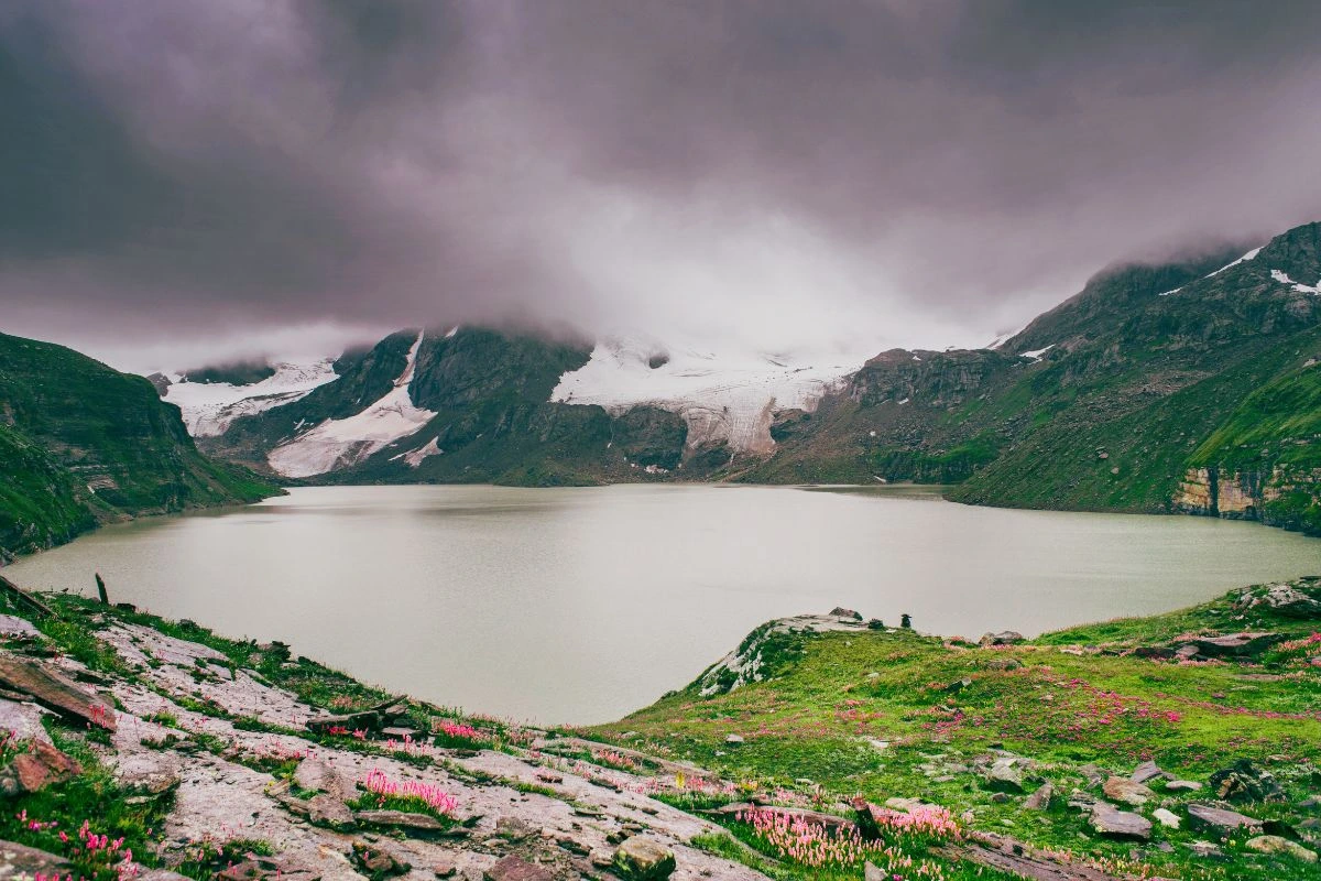 Top Places of Neelum Valley - Chitta Khatta Lake - Pakistan Tour n Travel