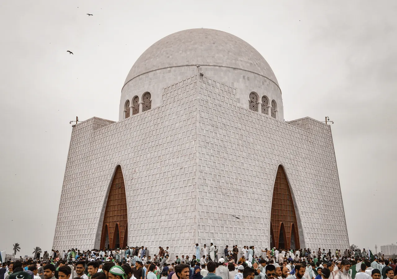 Most Visit Places In Karachi-Tourist places in Karachi: Mizar e Quaid