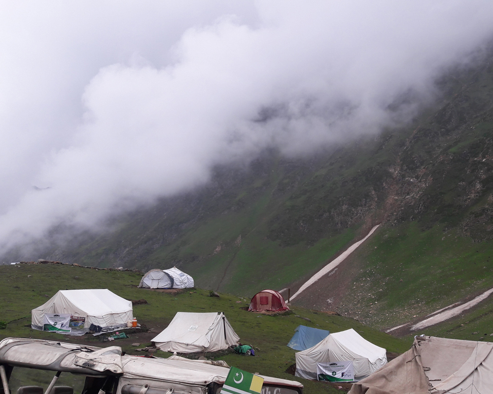 Basecamp of Ratti Gali Offers various camping pods that range from 1500 to 3000 per night with nearby washroom facility. 