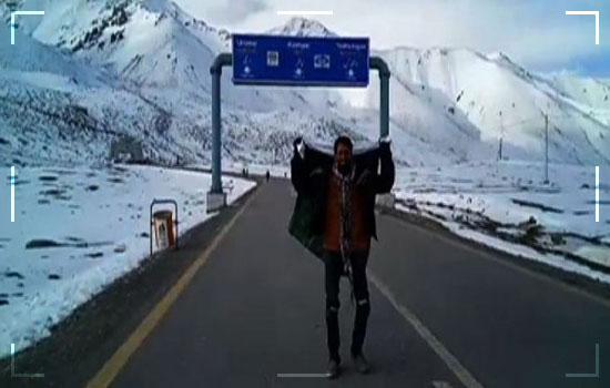 Brother Sister Duo From Karachi Are Traveling Across Pakistan On A Motorcycle Image 3