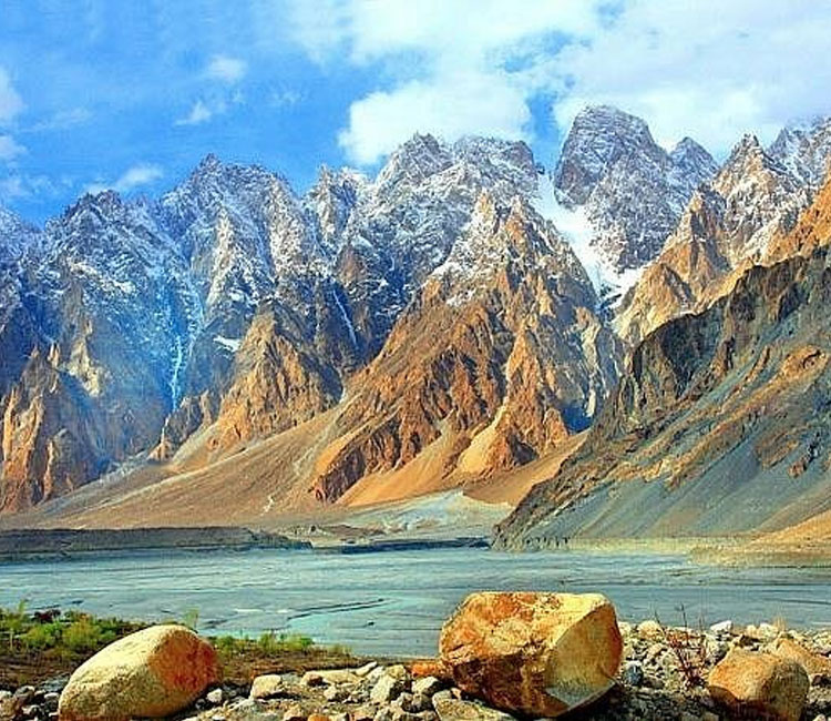 Top Norther Areas of Pakistan To Visit: Hunza Valley