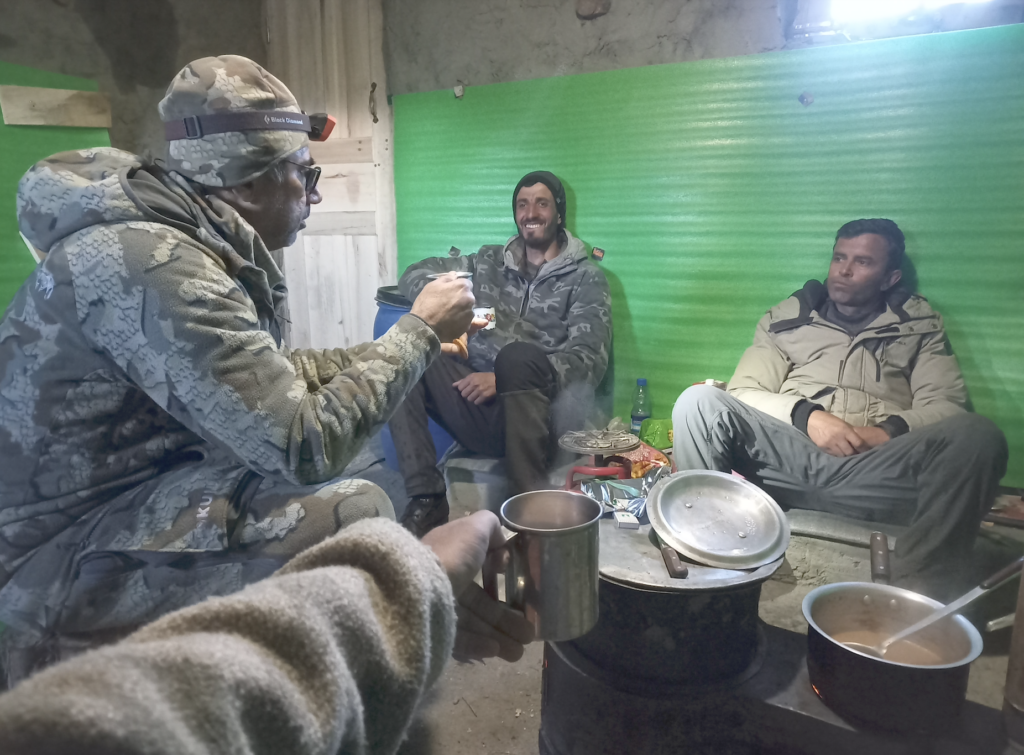 luxury of Tea after ibex hunt in camp 02