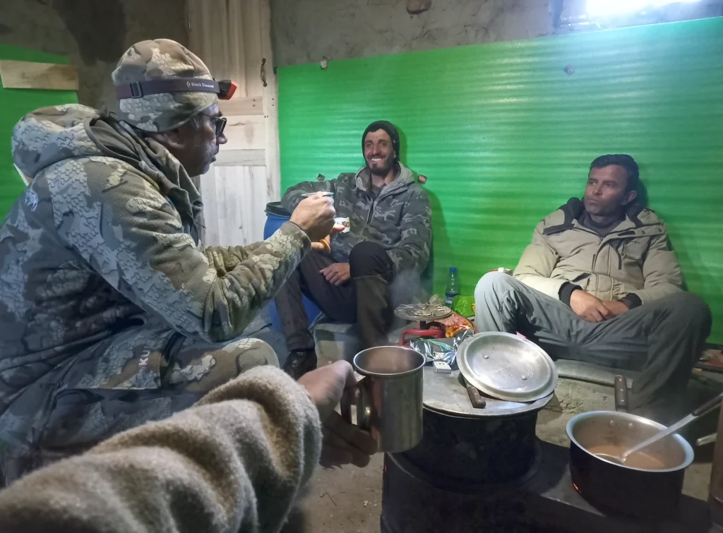 luxury of Tea after ibex hunt in camp 02