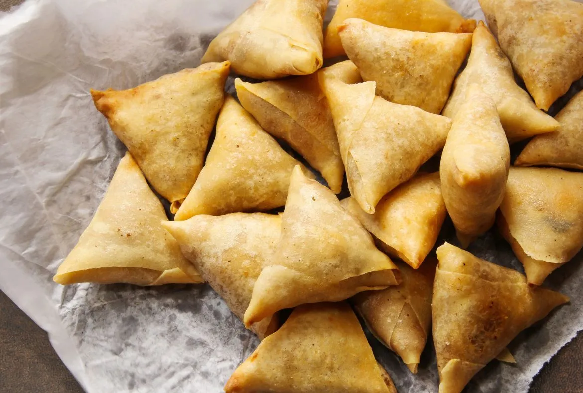 Best Snacks For Road Trip in Pakistan - Pakistan Tour and Travel Samosa 