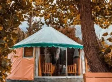 roomy-yurts