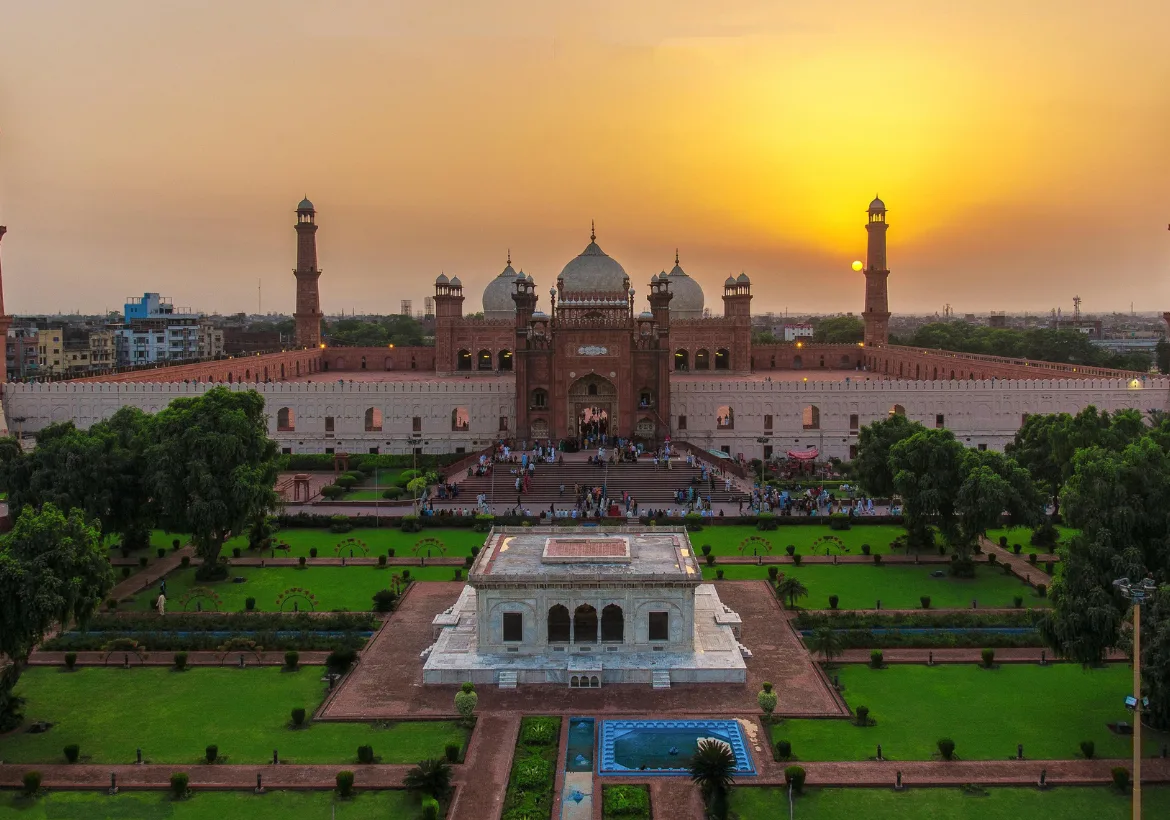Sightseeing Lahore Tour for 2 day, pakistan tour and travel presents the best tours at best price - book now
