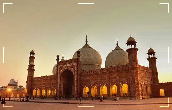 Badshahi Mosque Lahore: magnificent red sandstone Mughal architecture and grand courtyard featured on our guided Lahore city tours