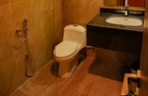 Lodges By Baron Hunza 5 Modern bathroom in all lodges by Baron