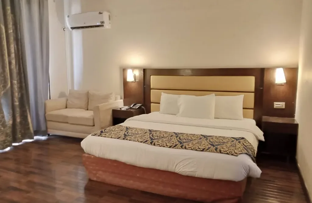 Hunza Darbar Hotel 2 Standard room with king size bed in darbar hotel