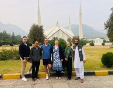 Faisal Mosque Full View Foreign Tourists Islamabad and Murree Tour Full scenic view of Faisal Mosque Islamabad featuring international tourists on a custom Islamabad and Murree tour deal by Pakistan Tour & Travel